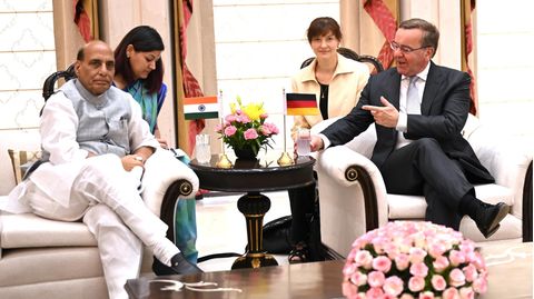 Boris Pistorius, Bundesminister der Verteidigung, trifft seinen indischen Amtskollegen Rajnath Singh
