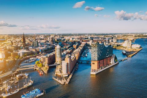 Die hanseatische Brise scheint glücklich zu machen: Die Menschen in Hamburg schätzen sich im Deutschlandvergleich jedenfalls selbst als sehr zufrieden ein. 