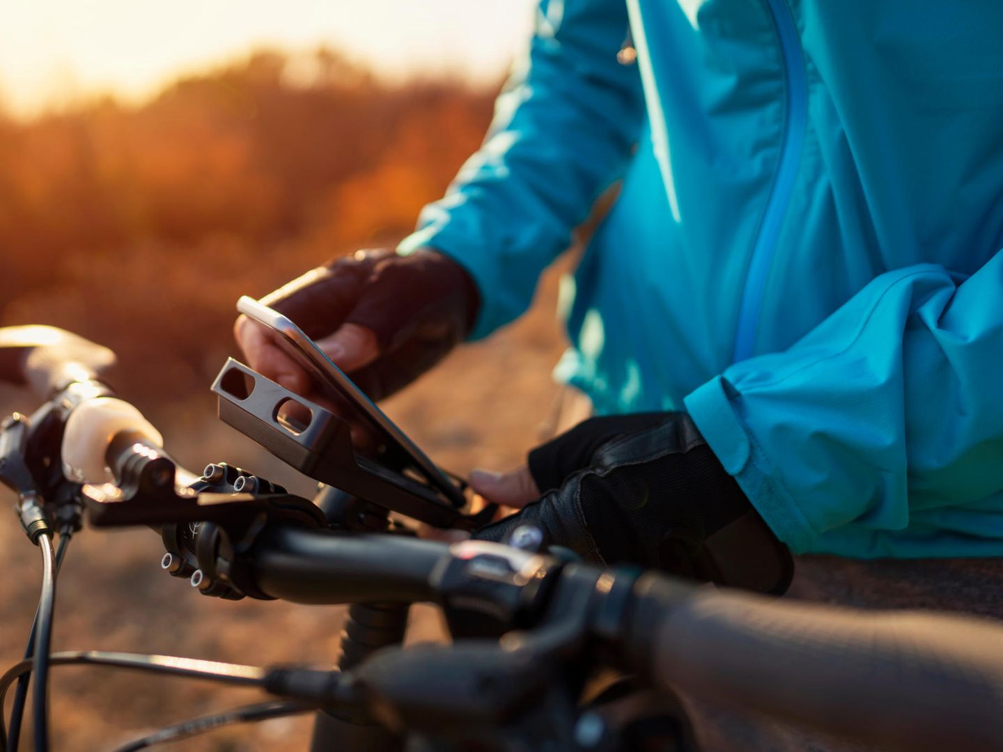 Handyhalterungen mit Powerbank fürs Fahrrad: Vier Modelle im Vergleich