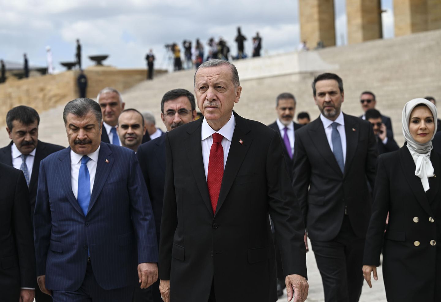 Recep Tayyip Erdogan mit seinen neuen Kabinettsmitgliedern