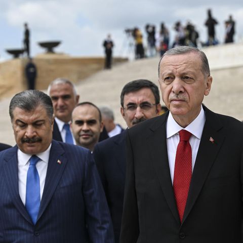 Recep Tayyip Erdogan mit seinen neuen Kabinettsmitgliedern