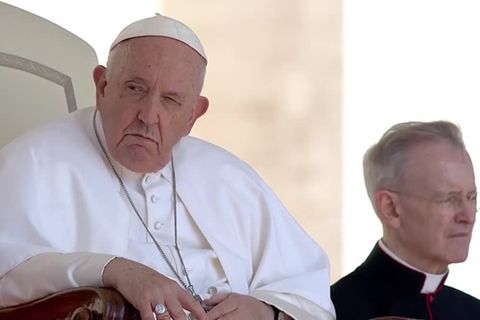 Video: Papst muss operiert werden
