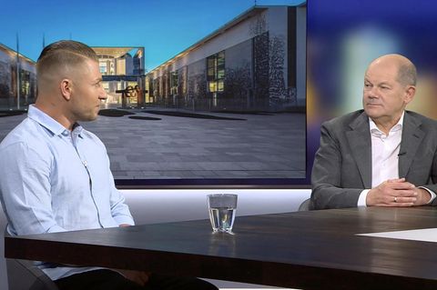 "Trotz 40 Stunden Arbeit kaum mehr als Bürgergeld" – Vierfachvater klagt Scholz seine Geld-Sorgen