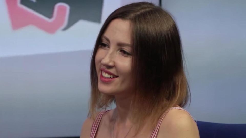Alena Makeeva bei einem Auftritt im russischen TV. Damals erzählte sie unter anderem von einem Verhältnis zu Marilyn Manson. 
