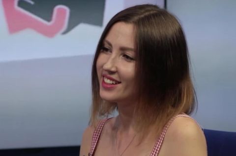 Alena Makeeva bei einem Auftritt im russischen TV. Damals erzählte sie unter anderem von einem Verhältnis zu Marilyn Manson. 