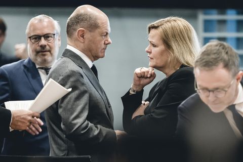 Bundeskanzler Olaf Scholz und Bundesinnenministerin Nancy Faeser (beide SPD)