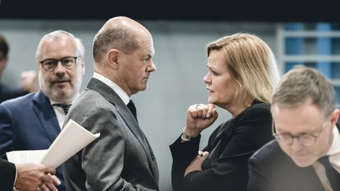Bundeskanzler Olaf Scholz und Bundesinnenministerin Nancy Faeser (beide SPD)