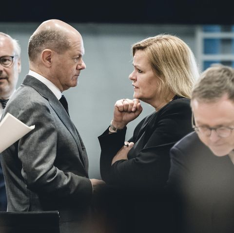 Bundeskanzler Olaf Scholz und Bundesinnenministerin Nancy Faeser (beide SPD)