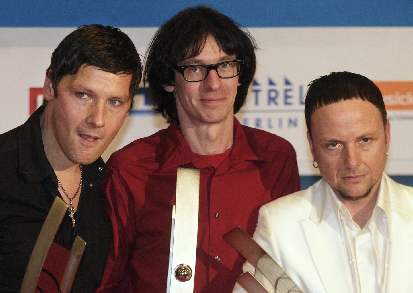 Rammstein haben das Image, Bad Boys zu sein. Doch bei der Echo-Verleihung 2006 sahen die Bandmitglieder eher wie die braven, etwas verklemmten Jungs von nebenan aus.