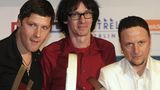 Rammstein haben das Image, Bad Boys zu sein. Doch bei der Echo-Verleihung 2006 sahen die Bandmitglieder eher wie die braven, etwas verklemmten Jungs von nebenan aus.