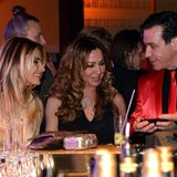 Von 2011 bis 2015 war Lindemann mit der Moderatorin Sophia Thomalla liiert. Doch auch nach der Trennung verstanden sich die beiden noch gut. Bei der Echo-Verleihung 2016 unterhält sich der Musiker angeregt mit Sophia und ihrer Mutter, der Schauspielerin Simone Thomalla. Nach den jüngsten Anschuldigungen sprang sie ihrem Ex zur Seite: Den angeblichen Vorfall habe es "nie gegeben", sagte die 33-Jährige.