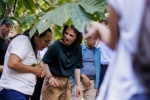 Annalena Baerbock im Amazonasgebiet