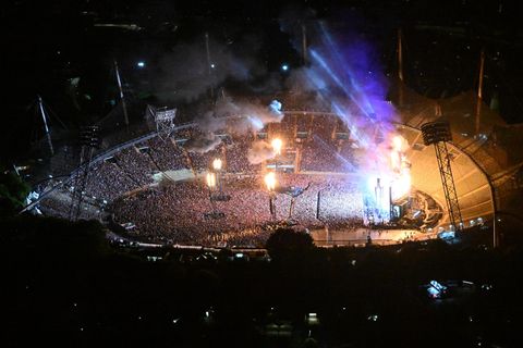 Das Olympiastadion in München während des Rammstein-Konzerts von oben