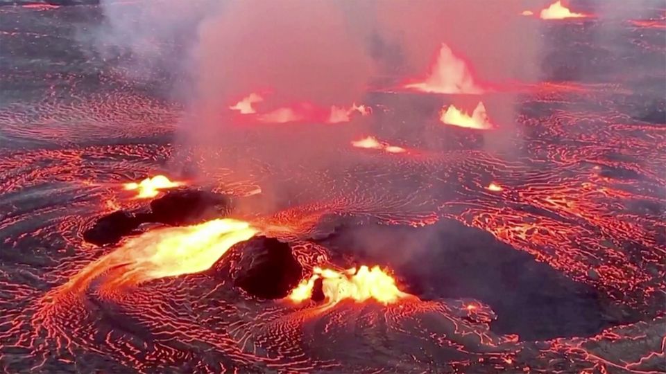 Gefährliche Eruption: Einer der aktivsten Vulkane der Erde: Auf Hawaii spuckt der Kilauea Feuer
