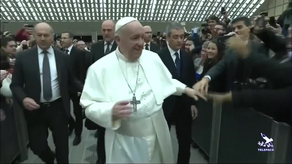 Video: Papst hat Operation am Bauch gut überstanden