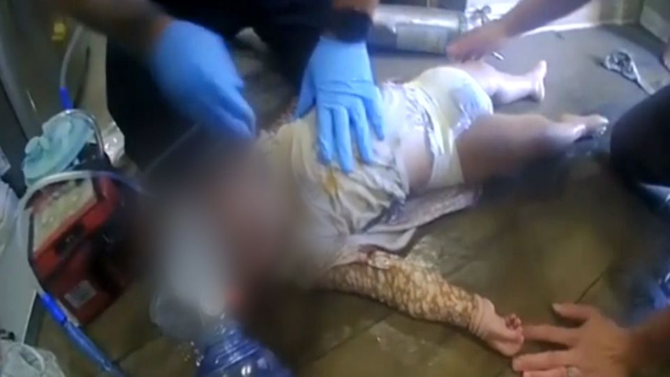 Zweijährige war in Swimmingpool gefallen: Polizisten retten kleines Mädchen