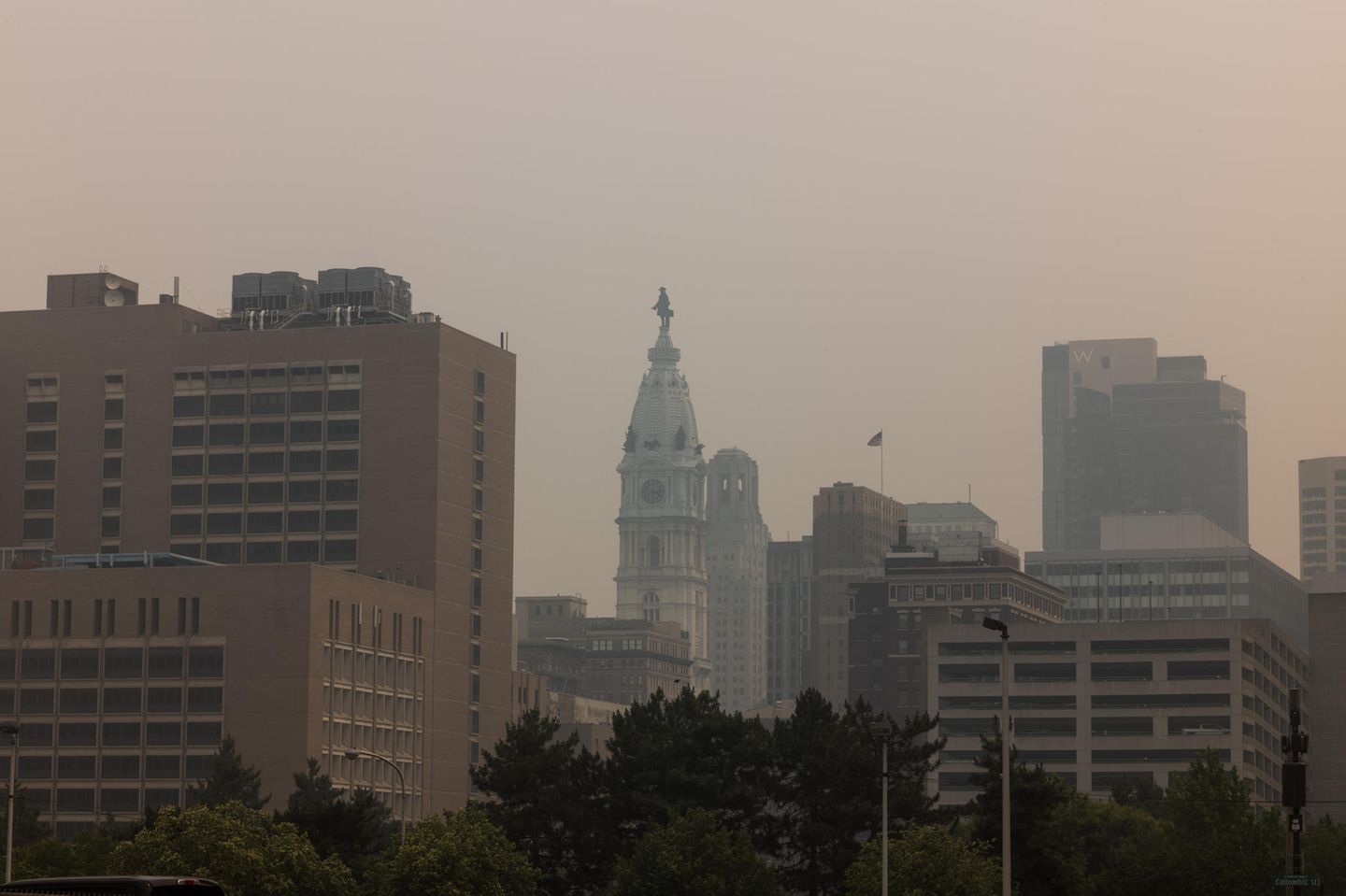 Das Stadtzentrum von Philadelphia im Rauch