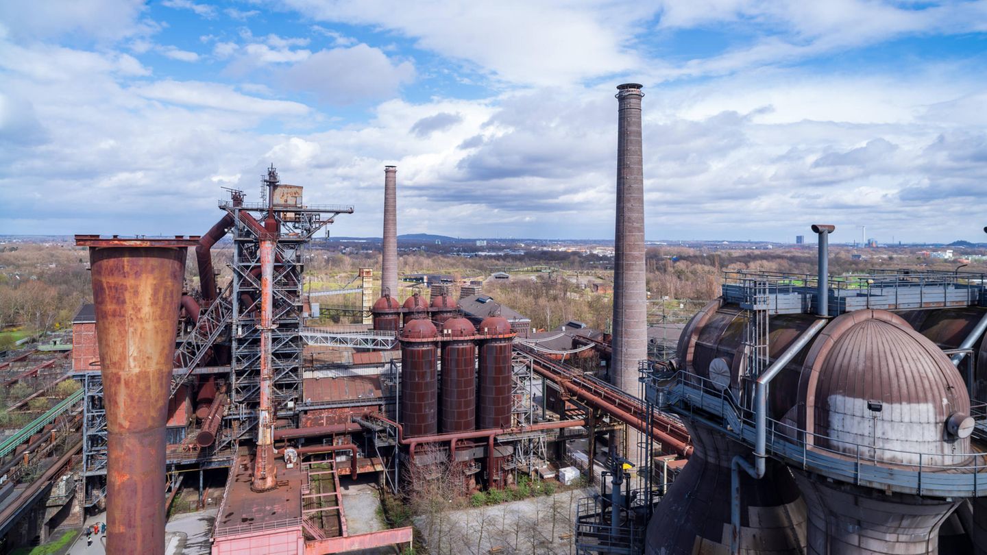 Für Duisburg-Meidereich misst IQAir einen Luftverschmutzungswert von 14. Das ergibt Platz vier im Ranking der schmutzigsten Städte Deutschlands. Duisburg ist nach eigener Angabe "die Stadt mit der größten Stahlproduktion Europas", demzufolge dürfte es nicht überraschen, dass sich das auch auf die Luftqualität auswirkt.