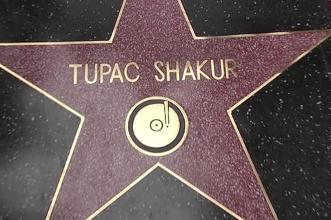 Video: Rapper Tupac Shakur erhält Stern auf dem Hollywood Walk of Fame