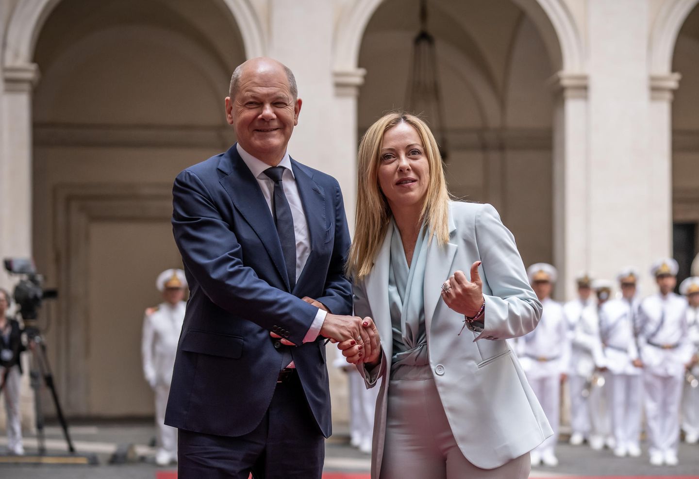 Besuch In Rom Scholz Bei Meloni Der Pakt Mit Der Rechten