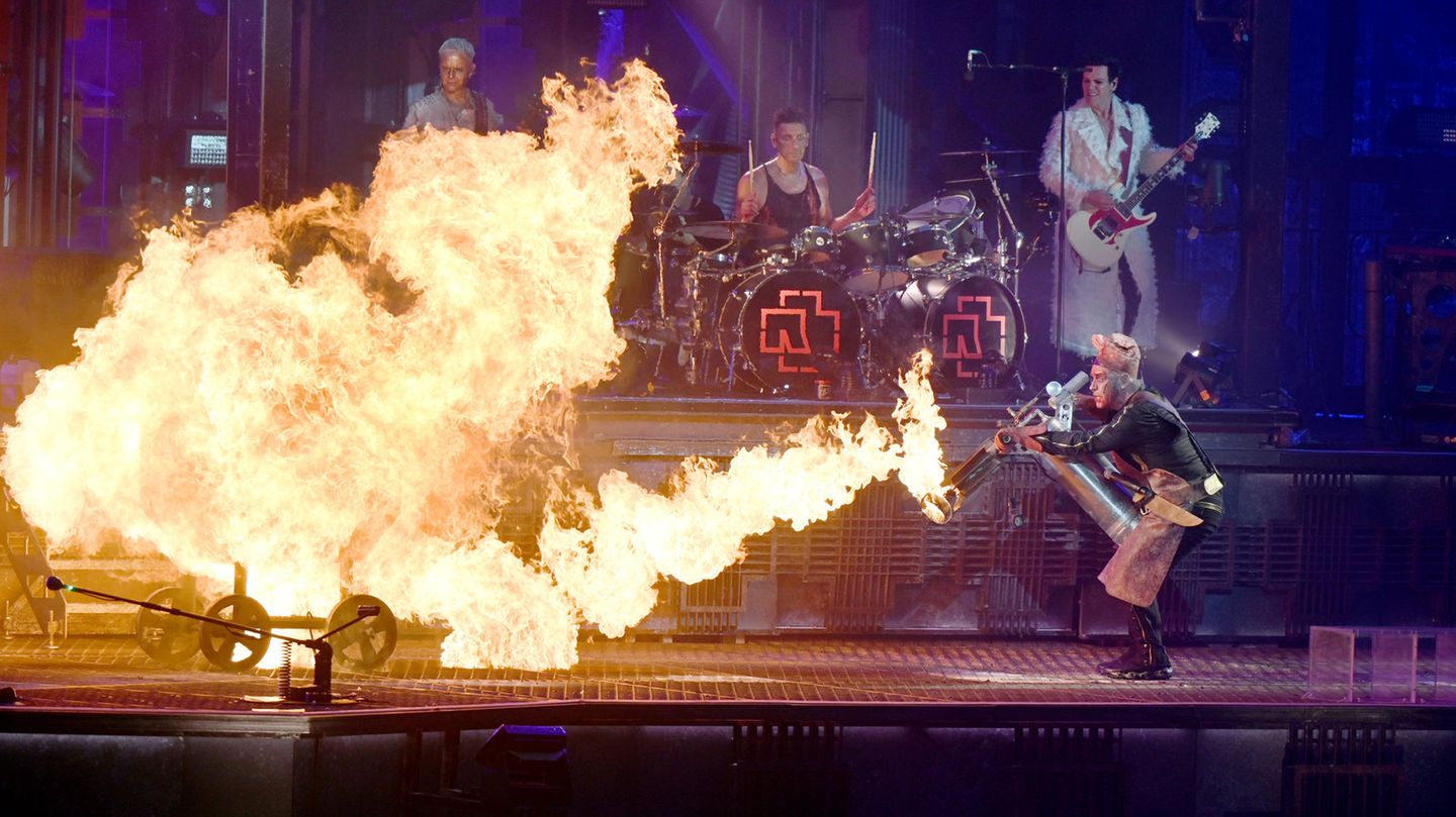 Rammstein vergangenen Sommer in Düsseldorf. Die Band ist weltweit erfolgreich und hat sich ein Geschäftsimperium aufgebaut.