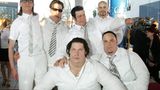 Wo es nur geht, versuchen sie zu schocken. Zur Echo-Verleihung 2005 hatten sich die Musiker Fat-Suits angelegt und als Übergewichtige verkleidet. Auch mit ihren Videos, in denen sie bisweilen mit nationalsozialistischer Ästhetik spielen, sorgten sie für Aufregung. Ihre Coverversion des Depeche-Mode-Klassikers "Stripped" untermalten sie etwa mit Ausschnitten aus dem Olympia-Film von Leni Riefenstahl, der zu den Olympischen Spielen 1936 in Nazi-Deutschland gedreht wurde. 
