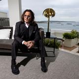 Die vielen negativen Schlagzeilen rund um seinen Prozess mit Amber Heard scheinen ihm nicht geschadet zu haben: Pünktlich zu seinem 60. Geburtstag am 9. Juni hat sich Johnny Depp auf dem internationalen Parkett zurückgemeldet. Er spielt die Hauptrolle in dem Film "Jeanne du Barry", der das Filmfestival in Cannes eröffnet hat.