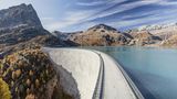 Eine Alpenüberquerung von der Schweiz bis nach Italien – innerhalb von wenigen Minuten. Das ist ab Juli mit der neuen Schweizer Seilbahn "Matterhorn Glacier Ride II" möglich. Die neue Gletscherbahn führt von Zermatt bis nach Cervinia im Aostatal in Italien und verbindet damit die Bergstation am Matterhorn mit der italienischen Talstation Testa Grigia. In insgesamt zehn Kabinen können dann bis zu 1300 Passagiere transportiert werden. Am 30. Juni 2023 wird die Eröffnung gefeiert – an dem Tag fahren alle Gäste kostenlos. 