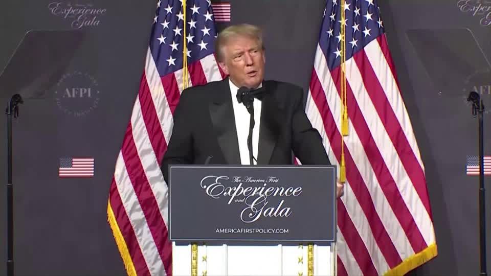 Video: Trump wegen unsachgemäßen Umgangs mit US-Dokumenten angeklagt