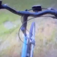 Drogendealer flieht – Polizist schnappt ihn mit dessen eigenem Fahrrad
