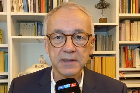 Bürgerrechtler wegen "Diskreditierung der Armee" vor Gericht – Russland-Experte ordnet die Lage des Kreml-Kritikers ein