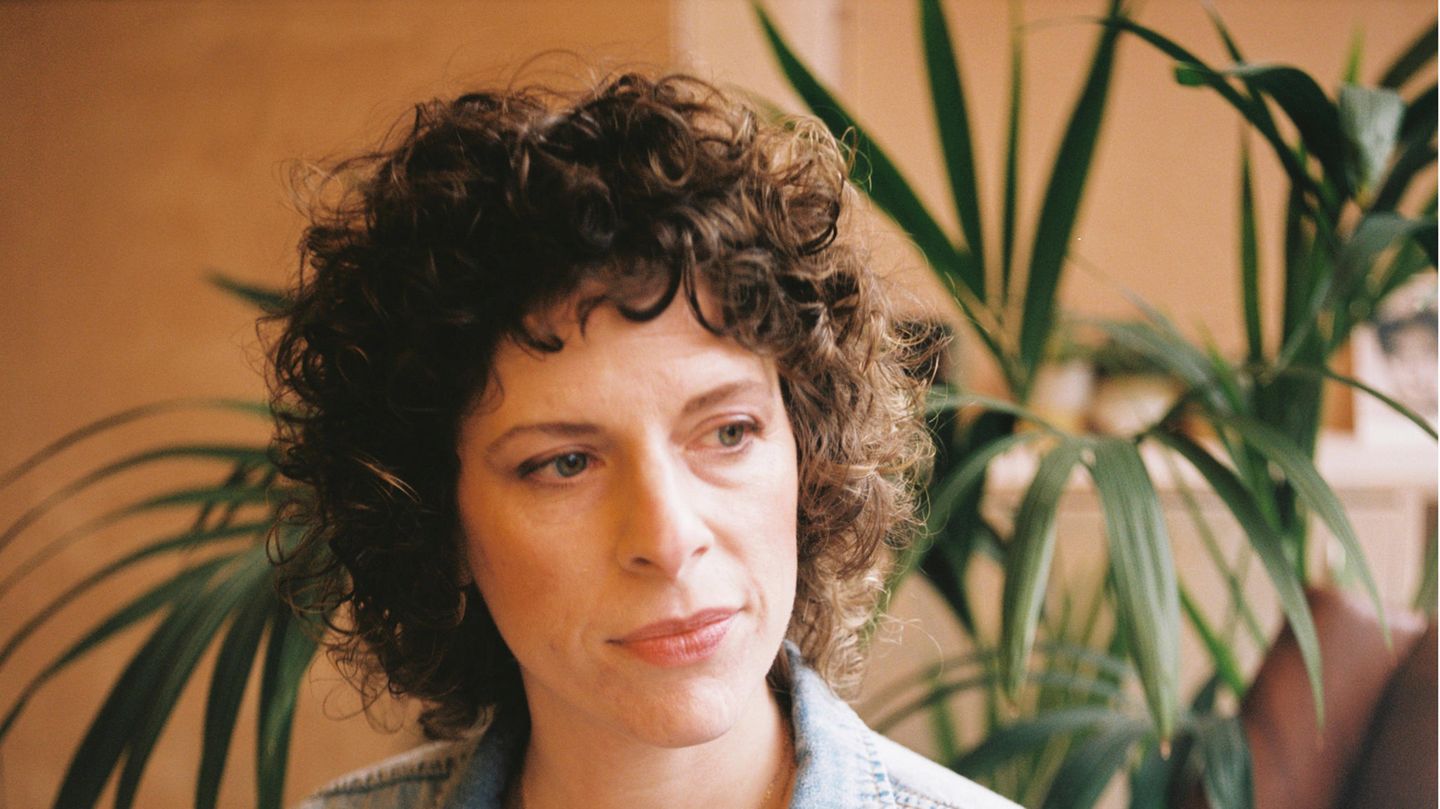 Hebamme Leah Hazard erzählt im Spotify-Podcast "What the Midwife Said" von ihrem Job 