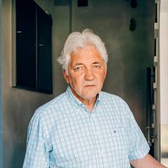 Axel Pütter vor seiner Haustür