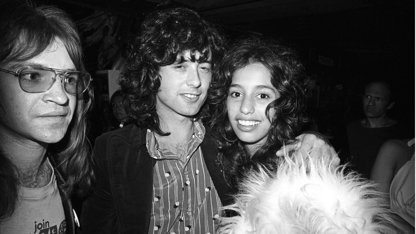 Led-Zeppelin-Gitarrist Jimmy Page (Mitte) und Groupie Lori Maddox.