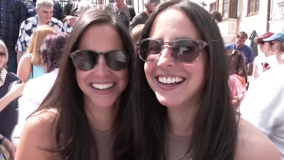 Video: Zwillinge sehen doppelt