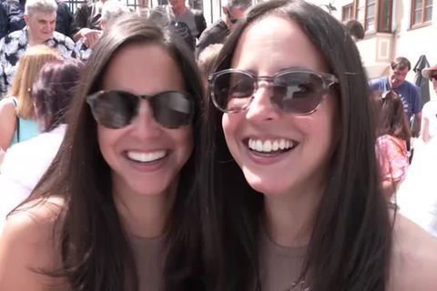 Video: Zwillinge sehen doppelt