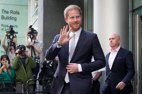 Am Ende des zweiten Aussagetages vor einem Londoner Gericht wirkte Prinz Harry sichtlich erleichtert. Er verklagt die MGN-Blätter «Daily Mirror», «Sunday Mirror» und «People», ihn jahrelang bespitzelt zu haben.