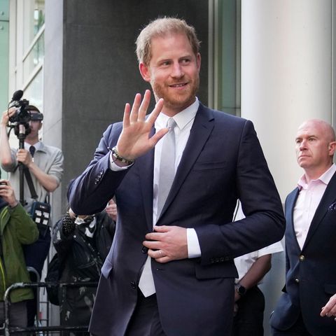 Am Ende des zweiten Aussagetages vor einem Londoner Gericht wirkte Prinz Harry sichtlich erleichtert. Er verklagt die MGN-Blätter «Daily Mirror», «Sunday Mirror» und «People», ihn jahrelang bespitzelt zu haben.