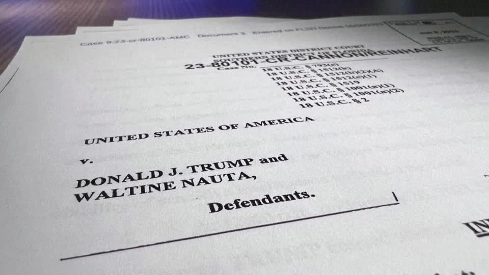 Video: Trump in Dokumenten-Affäre in 37 Punkten angeklagt