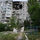 Die Wassermassen haben dieses Wohnhaus in Cherson nicht erreicht – Putins Raketen schon