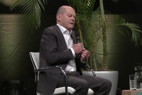 Video: Scholz auf Kirchentag: "Dafür Sorge tragen, dass die Gesellschaft zusammenhält"