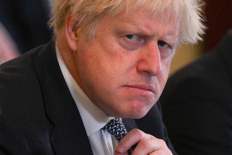 Boris Johnson tritt als Abgeordneter zurück. Der frühere Premier sollte vor einem parlamentarischen Untersuchungsausschuss sein Handeln in der Pandemie rechtfertigen. (Photo by Daniel LEAL / POOL / AFP)