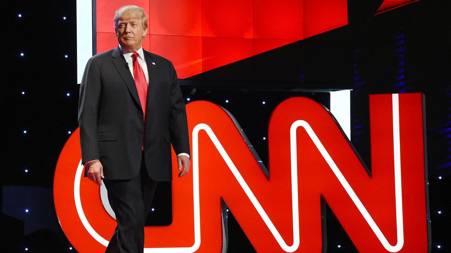 Donald Trump während der CNN-Präsidentschaftsdebatte 2015 Donald Trump während der CNN-Präsidentschaftsdebatte 2015