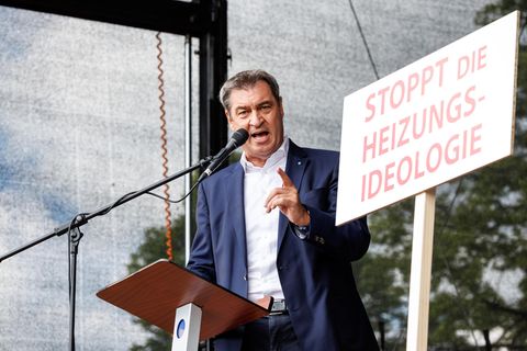 Markus Söder hält eine Rede bei der Demonstration gegen das Heizungsgesetz