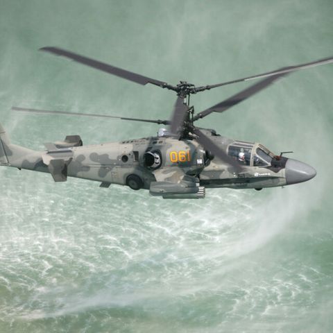 Über Kiewer Gebiet setzten Manpads dem Kamow Ka-52 Alligator zu, doch nun schlägt er mit weitreichenden Panzerabwehrlenkwaffen zu. 