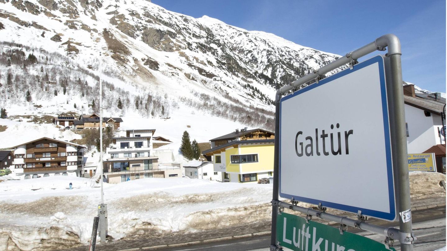 Das Ortsschild von Galtür: In Tirol hat es einen massiven Bergsturz gegeben
