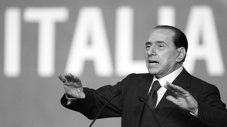 Silvio Berlusconi stirbt im Alter von 86 Jahren Silvio Berlusconi stirbt im Alter von 86 Jahren