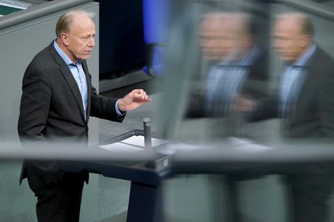 Jürgen Trittin am Rednerpult im Bundestag