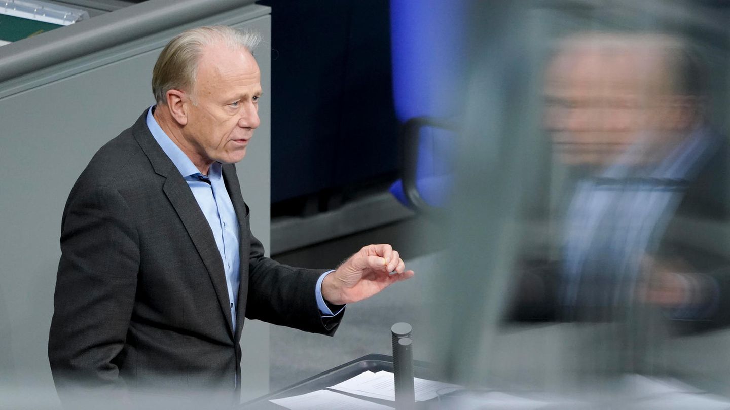 Jürgen Trittin am Rednerpult im Bundestag