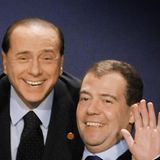 In seiner Partei blieb Berlusconi bis zuletzt unumstritten - kein Wunder, war es doch der "Presidente" allein, der die Partei überhaupt noch zusammenhielt. 2010 hatte Silvio Berlusconi am Rande eines EU-Gipfels einmal so sein Lebensmotto formuliert: "Ich bin ein fröhlicher Mensch, ich liebe das Leben und die Frauen. Niemand wird mich dazu bringen, meinen Lebensstil zu ändern, ich bin stolz darauf." Fröhlich wirkte er auch stets im Kreis der Mächtigen. Das Bild zeigt ihn 2009 beim G20-Gipfel in London mit Barack Obama und Dmitri Medwedew, den damaligen Präsidenten der USA und Russlands.
